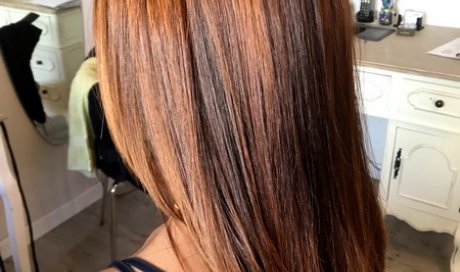 Végétalement Provence - Claire et Séverine Saint-Denis - Salon de coiffure avec produits végétaux