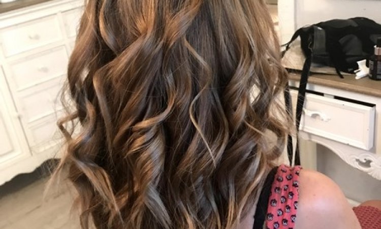 Végétalement Provence - Claire et Séverine Saint-Denis - Salon de coiffure avec produits végétaux