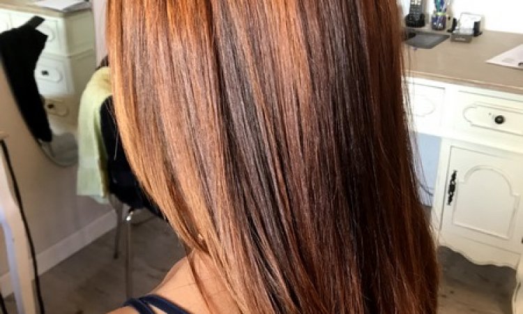 Végétalement Provence - Claire et Séverine Saint-Denis - Salon de coiffure avec produits végétaux