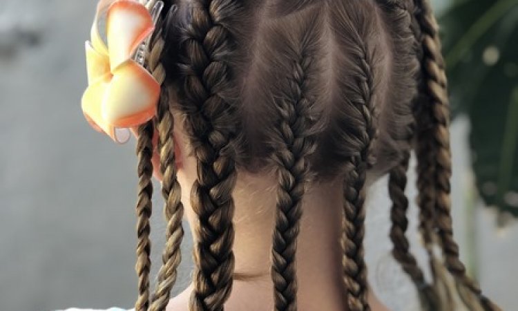 Végétalement Provence - Claire et Séverine Saint-Denis - Salon de coiffure avec produits végétaux