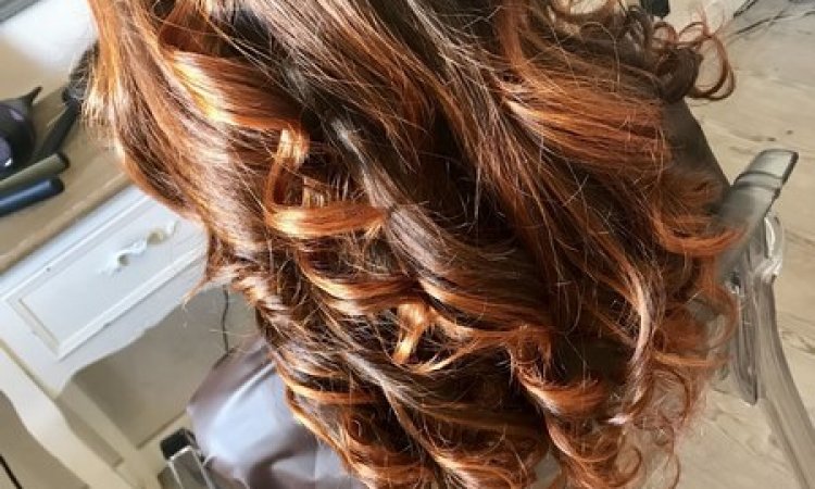 Végétalement Provence - Claire et Séverine Saint-Denis - Salon de coiffure avec produits végétaux