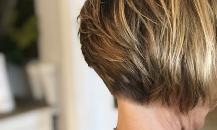 Végétalement Provence - Claire et Séverine Saint-Denis - Salon de coiffure avec produits végétaux