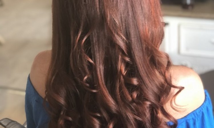 Végétalement Provence - Claire et Séverine Saint-Denis - Salon de coiffure avec produits végétaux